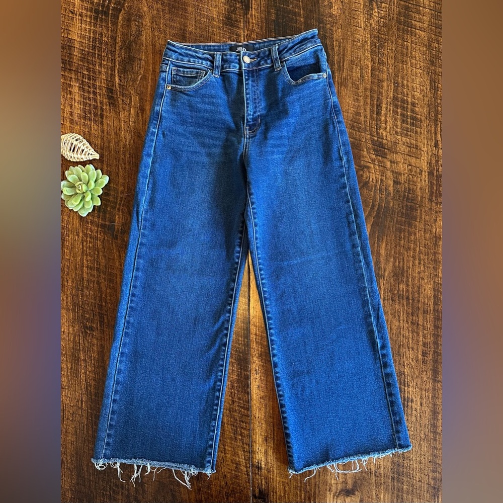 JBD | High Rise Cropped Wide Leg Jeans Raw Hem, Size 26 - Picture 3 of 13